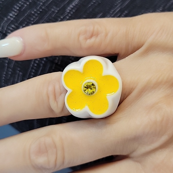 BUTTERCUP BLOSSOM RING, METAL FREE - Picture 4 of 8